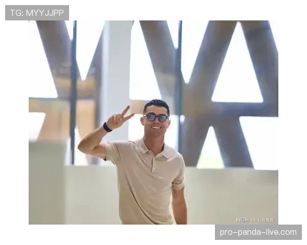 C罗这自律到变态的日常，凌晨三点还在练腹肌？